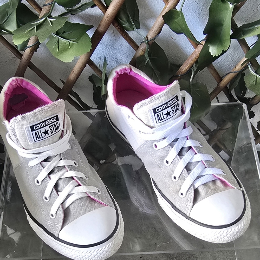 Converse Women's Canvas Sneakers - White and Pink Size 8